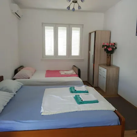 Detached Holiday House Few Steps From The Beach Vakantiehuis