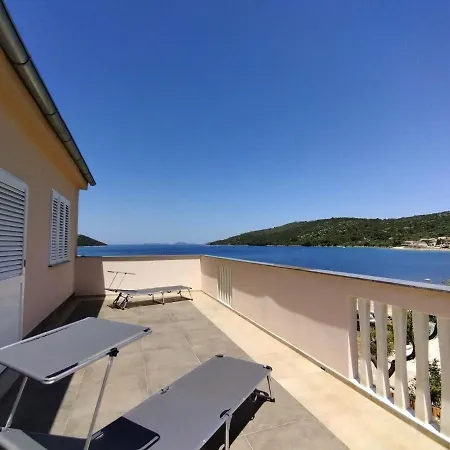 Detached Holiday House Few Steps From The Beach Vakantiehuis